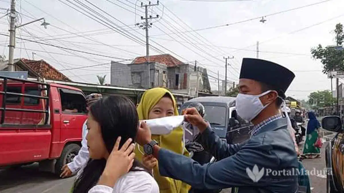 Ansor Tlanakan Bagikan Masker, Seribu Habis Dalam Waktu 10 Menit