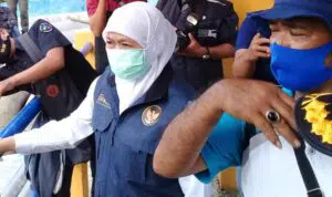 Khofifah Butuh Satu Pekan Perbaikan Pompa Kendali Banjir di Sampang