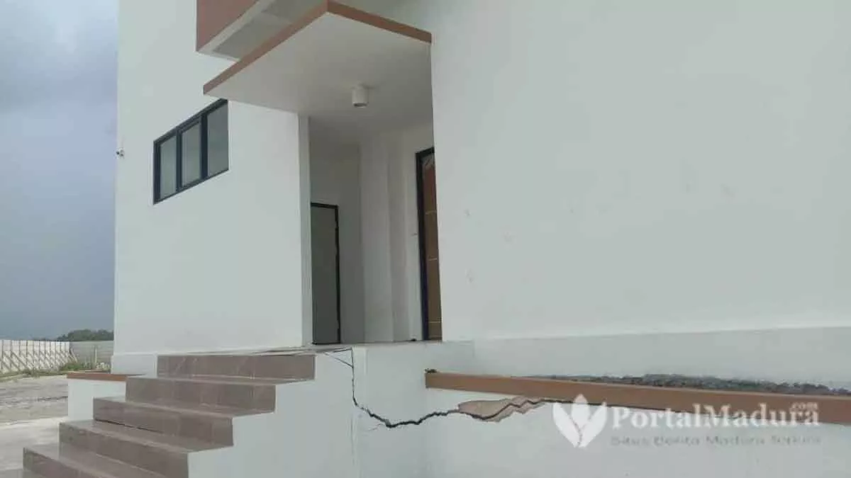 Belum Ditempati, Gedung DPRD Bangkalan Terlihat Retak