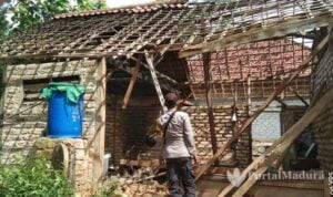Dapurnya Roboh, Kakek di Pamekasan Alami Kerugian Hingga Rp 15 Juta