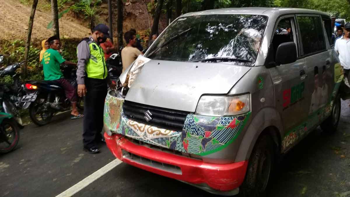 Mobil Sigap Terjun Bebas ke Jurang