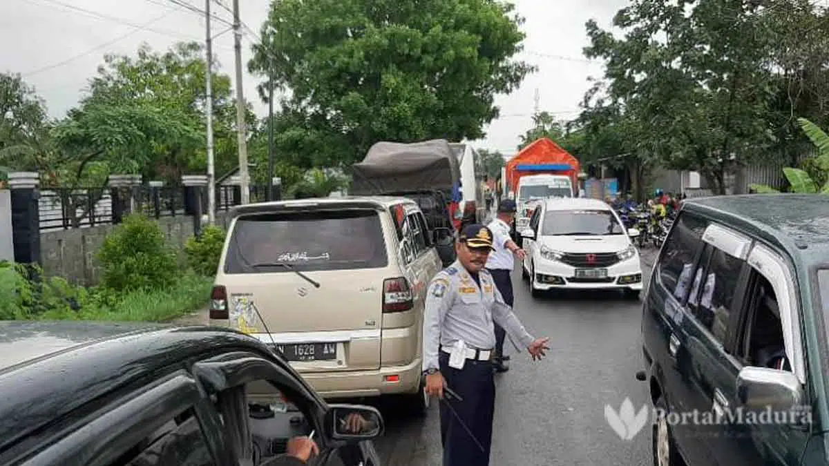 Banjir Blega, Arus Lalu Lintas Dialihkan ke Pantura Bangkalan