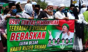 Simpatisan Habib Rizieq Shihab (HRS) di Sampang