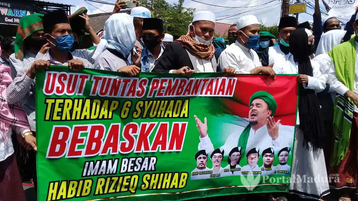 Simpatisan Habib Rizieq Shihab (HRS) di Sampang