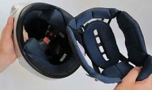 Panduan Mudah Cuci Helm Sendiri di rumah