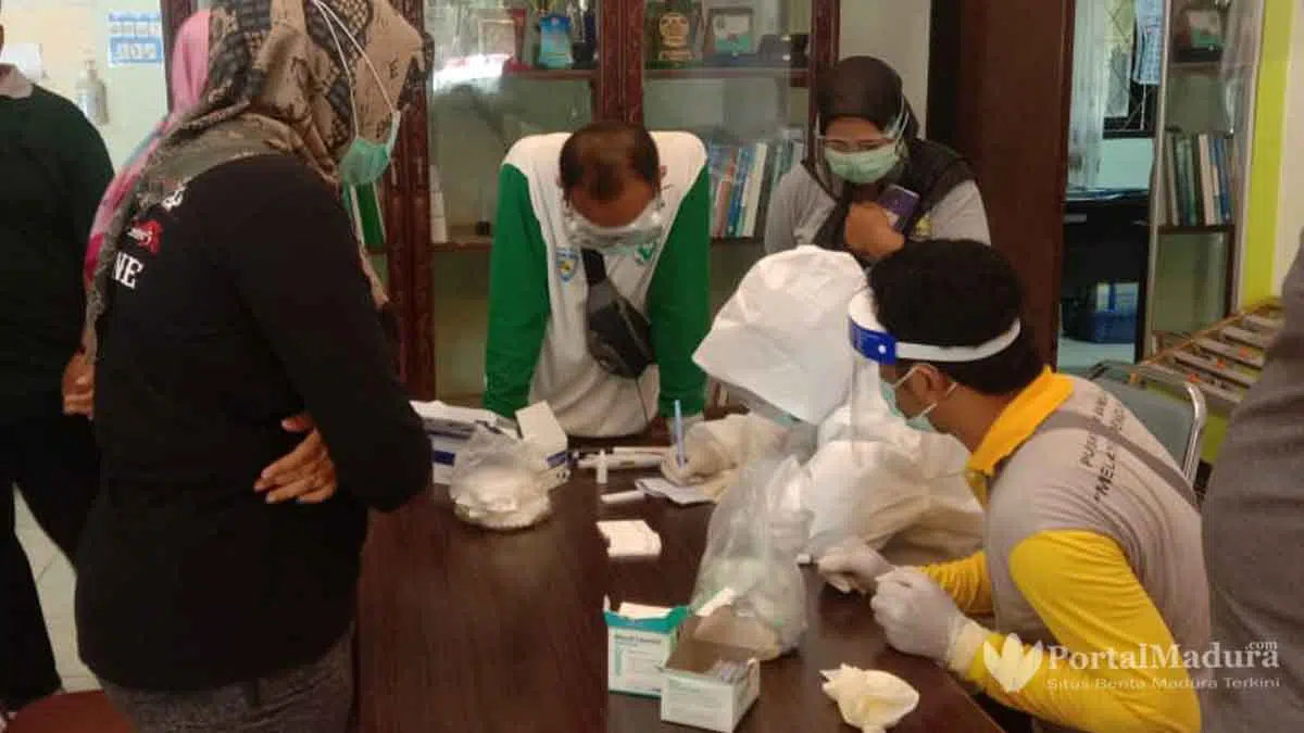 Satu Terpapar Corona, Pegawai Bappeda Bangkalan Jalani Rapid Test