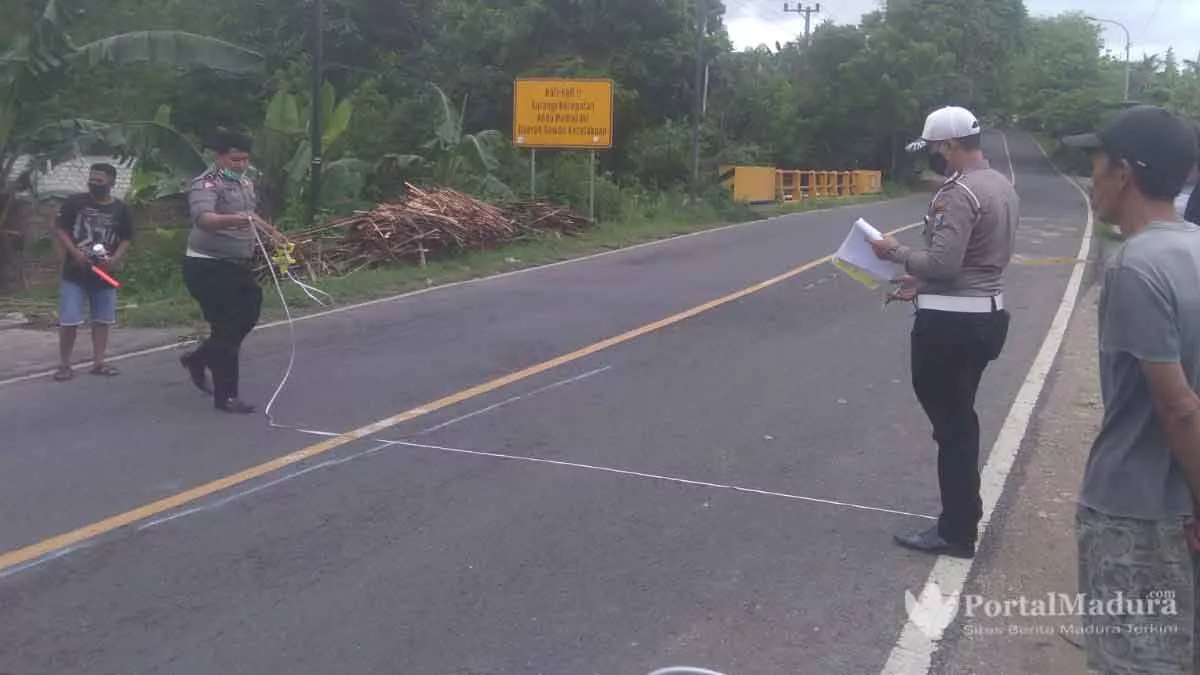 Satu Tewas, Roda Belakang Bus Mini Lepas Hantam Pemotor