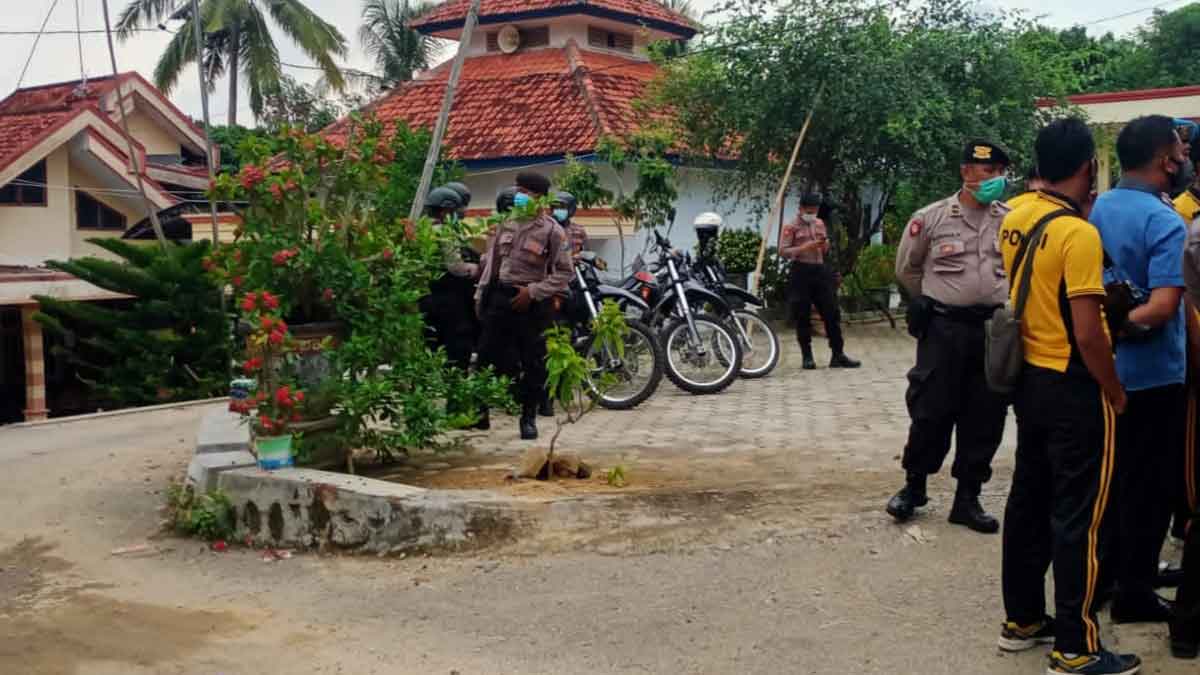 Dijaga Polisi, Rumah Mahfud MD di Desa Plakplak Dikabarkan Akan Didatangi Massa