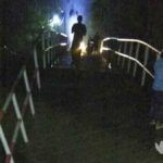 Tiang Tergerus Air, Jembatan Desa Daleman Sampang Ambruk