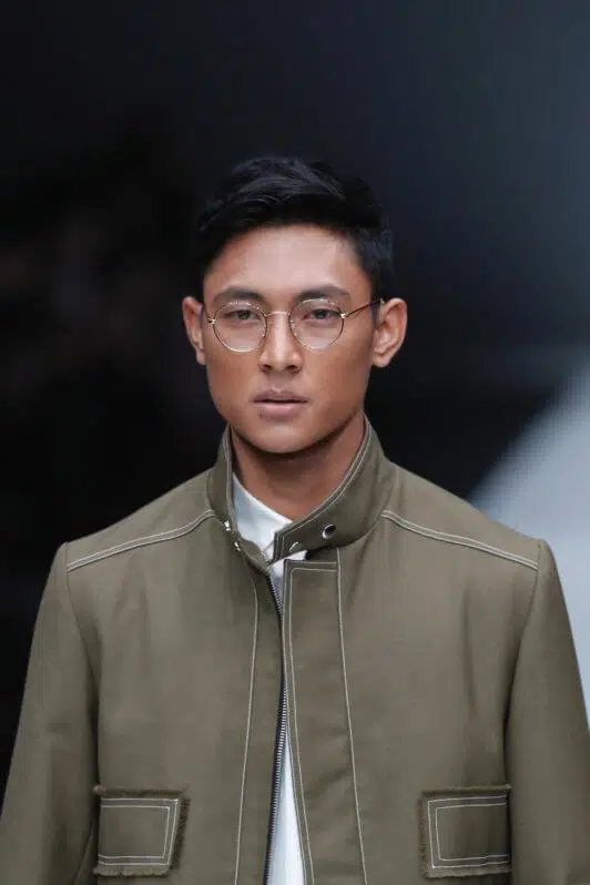 model rambut jambul pria Quiff modern pendek