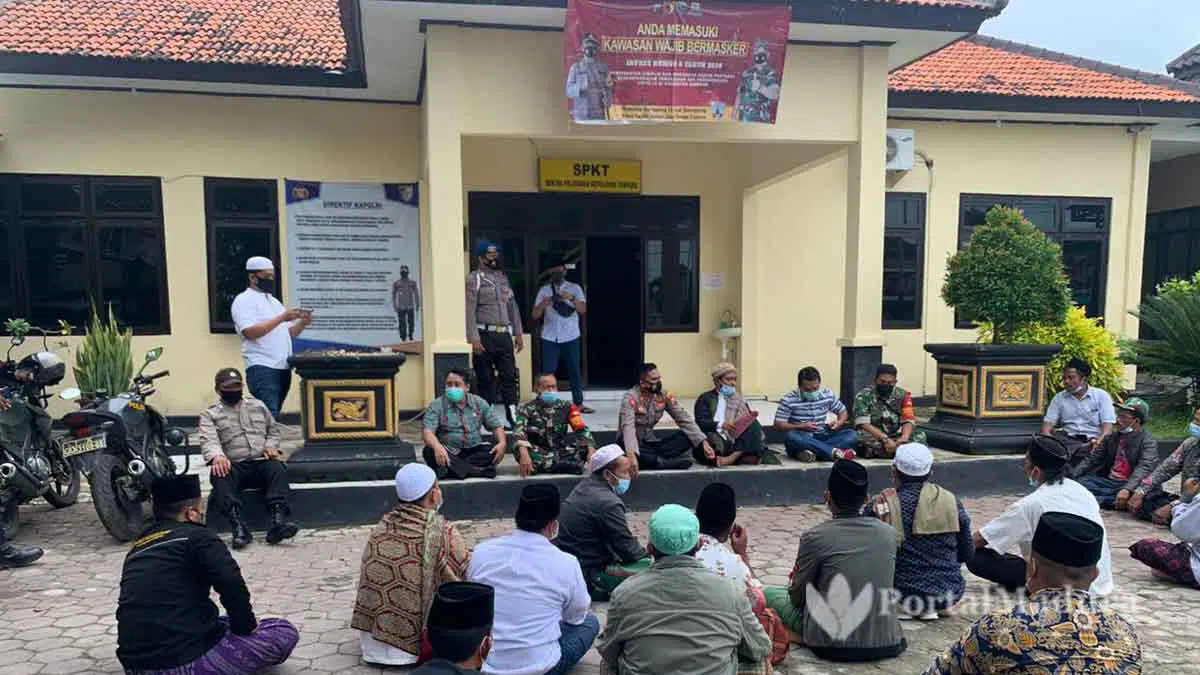 Simpatisan HRS Datangi Polsek Sokobanah Sampang