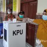 Diguyur Hujan, Bupati Sumenep Berharap Warga Tetap Gunakan Hak Pilih
