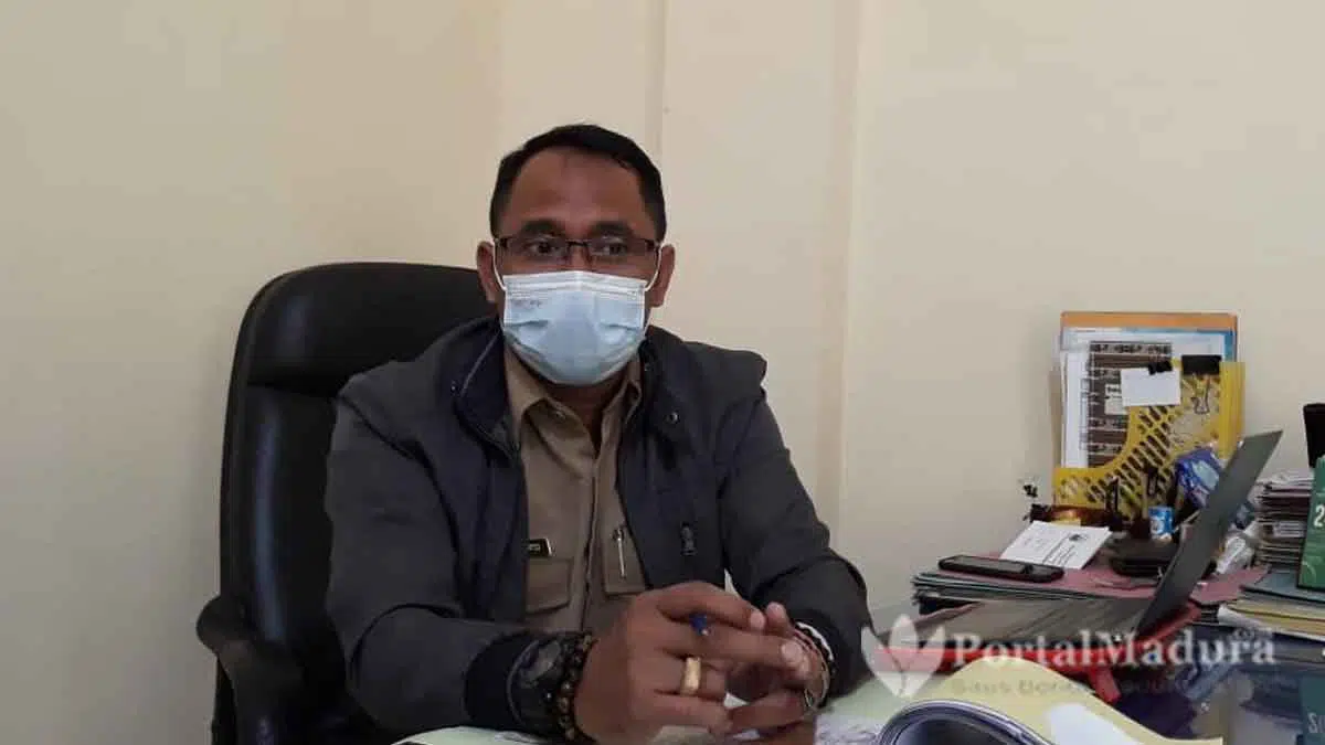 Kabid Informasi Kepegawaian dan Pengembangan Karir BKPSDM Sampang, Hendro Sugiarto