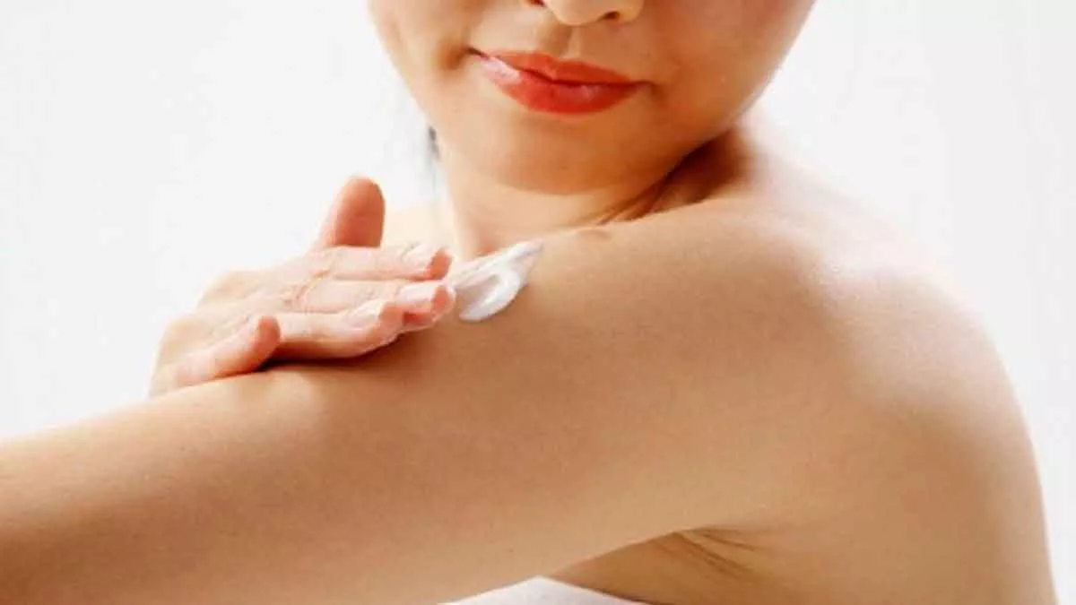 Manfaat Gunakan Body Lotion Sebelum Tidur di Malam Hari