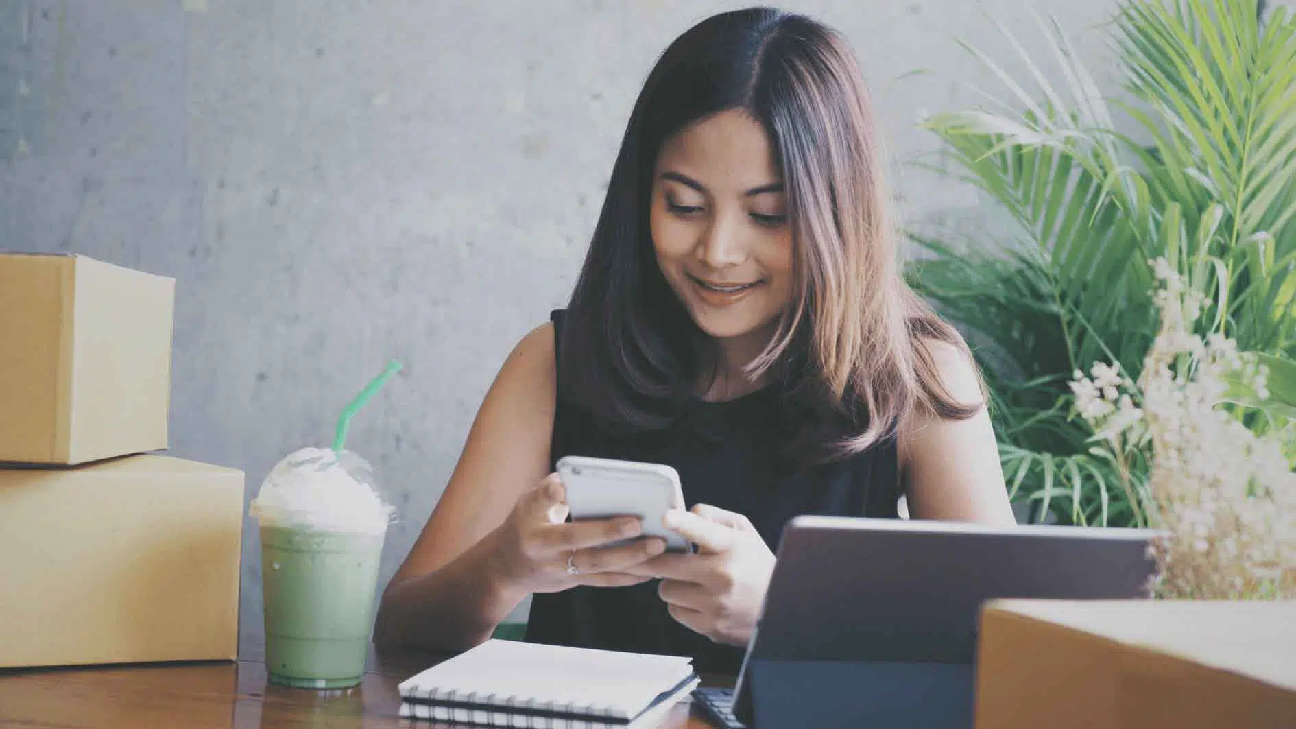 3-Cara-Manfaatkan-Smartphone-Saat-Work-From-Home