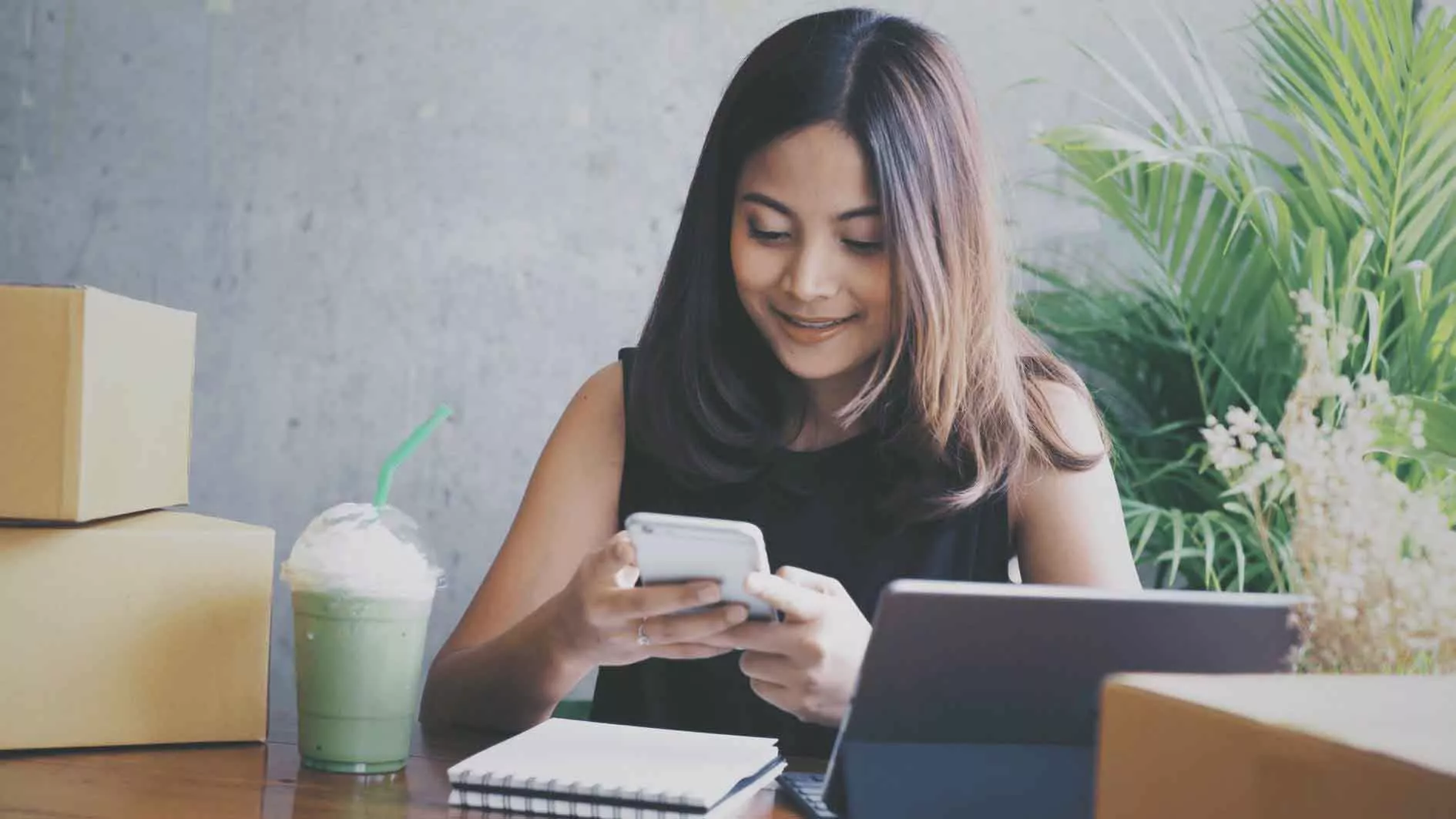 3-Cara-Manfaatkan-Smartphone-Saat-Work-From-Home
