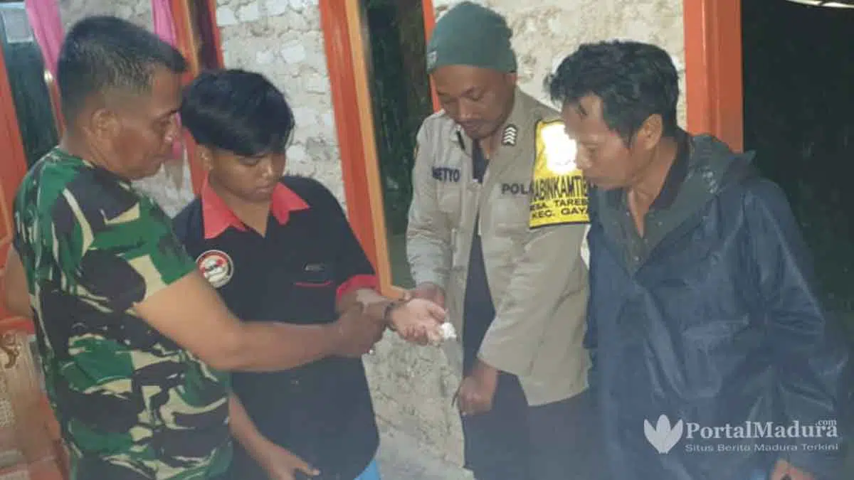 Diterjang Angin Malam, 9 Atap Bangunan Rusak & Satu Santri Terluka
