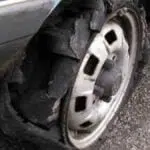9 Cara Atasi Ban Dalam Bocor di Tengah Jalan