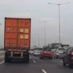 Wajib Perhatikan 6 Cara Ini Ketika Berkendara Dekat Truk