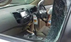 Cara Cepat Pecahkan Kaca Mobil Saat Kondisi Darurat