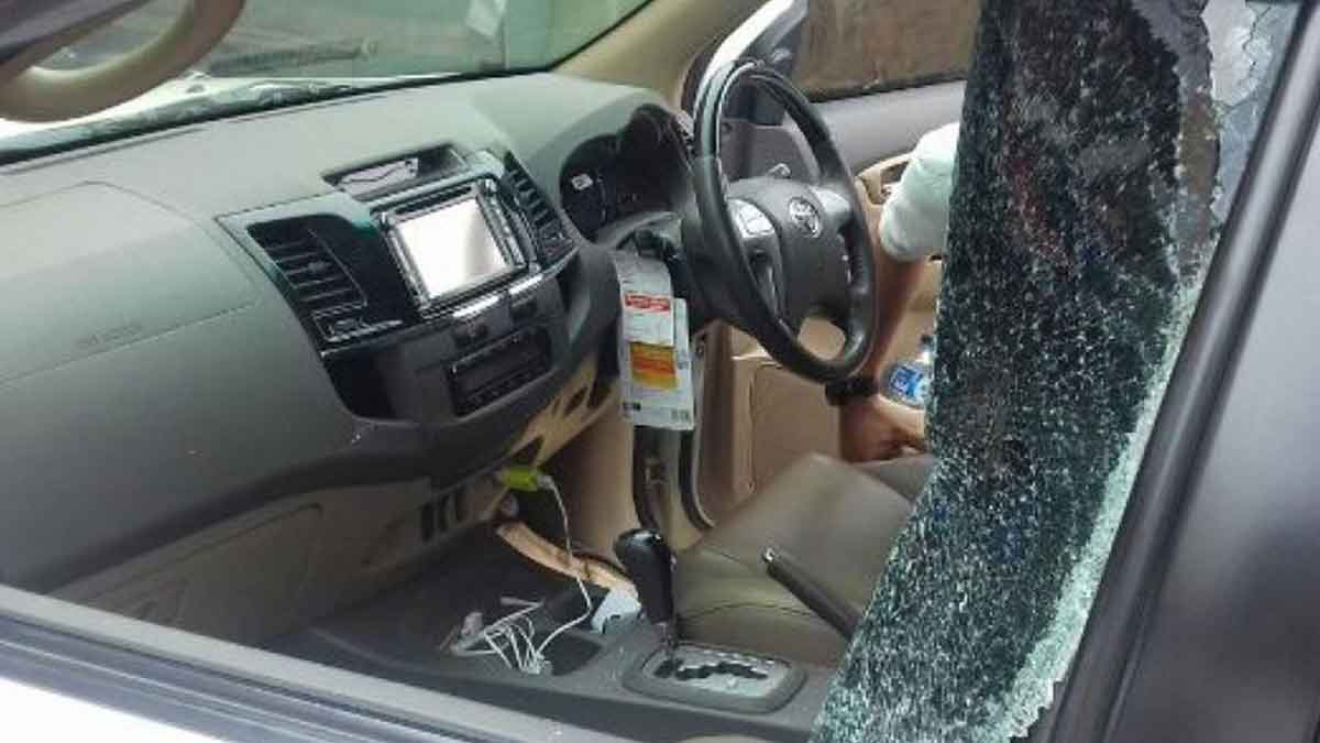 Cara Cepat Pecahkan Kaca Mobil Saat Kondisi Darurat