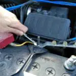 Tips dan Cara Mengganti Aki Mobil Sendiri di Rumah