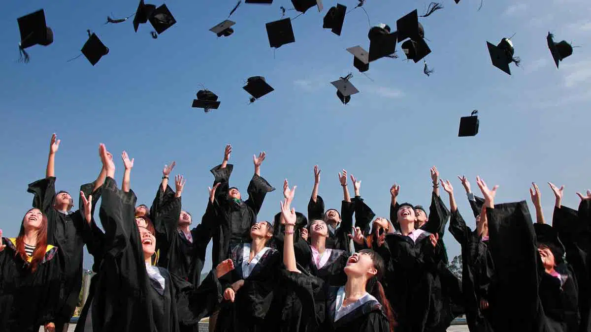 Fresh-Graduate,-Ini-3-Cara-Bantu-Anda-Hindari-Krisis-Keuangan