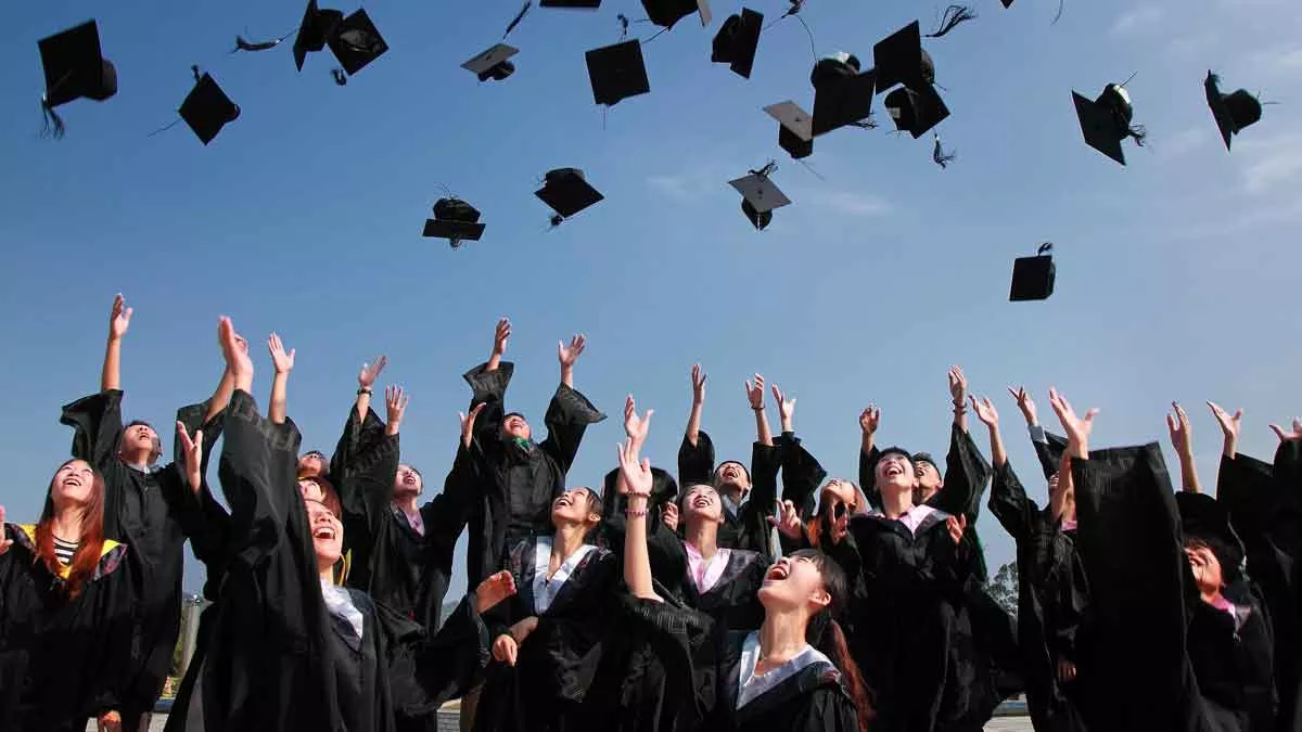 Fresh-Graduate,-Ini-3-Cara-Bantu-Anda-Hindari-Krisis-Keuangan