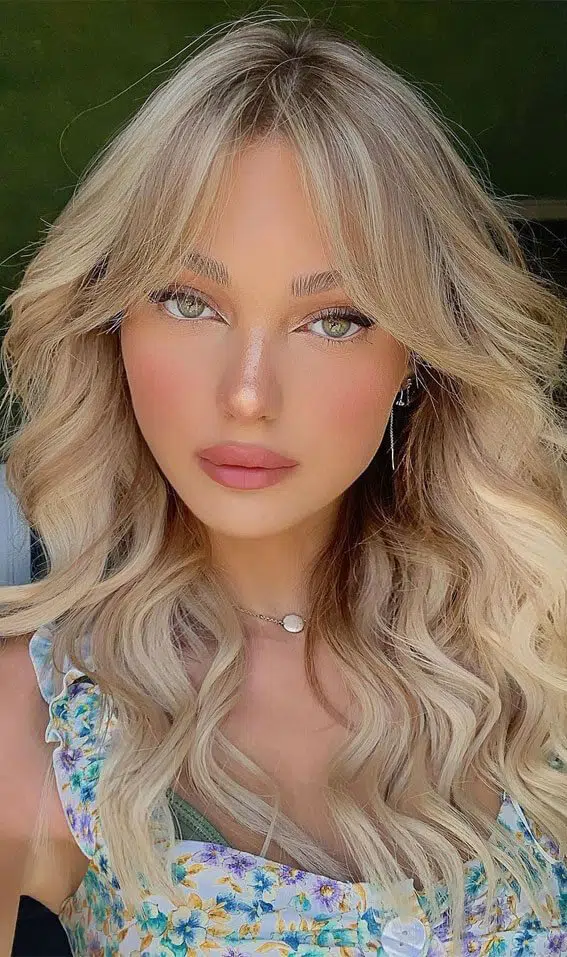Gaya Rambut Wanita 2021 Curtain bangs