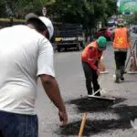 Gerak Cepat, Aspal Mengelupas Ditambal Sulam