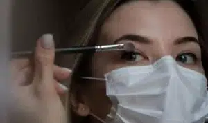 Haruskah-Ubah-Rutinitas-Makeup-Selama-Gunakan-Masker-Ini-Penjelasannya