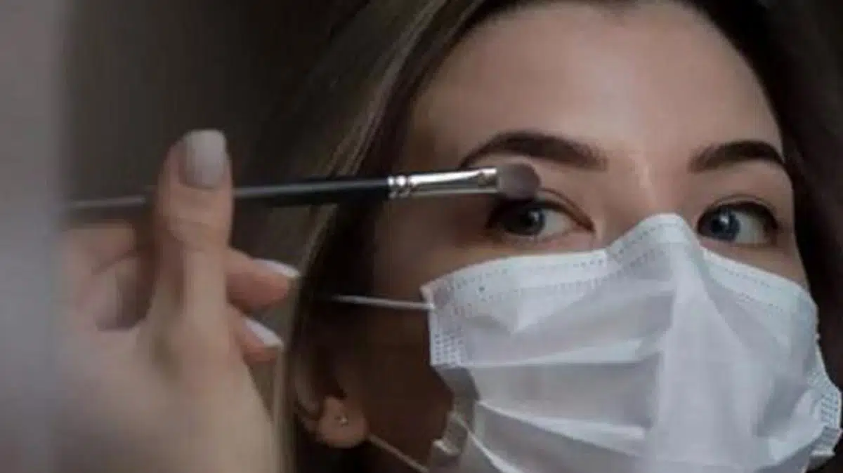 Haruskah-Ubah-Rutinitas-Makeup-Selama-Gunakan-Masker-Ini-Penjelasannya
