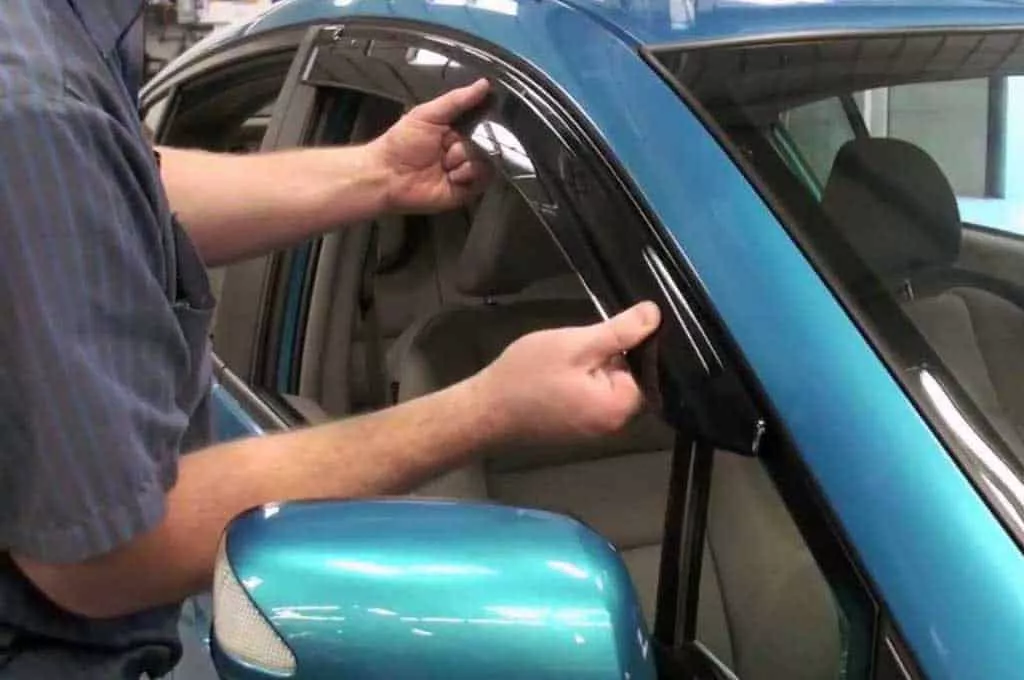 Ingin-Pasang-Talang-Air-Mobil-4-Hal-Ini-Harus-Diperhatikan