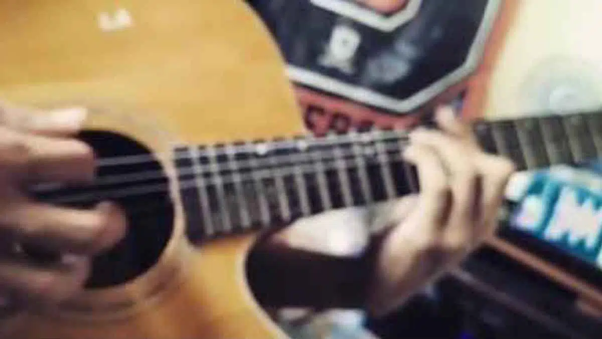 3 Aplikasi yang Bikin Jago Main Gitar