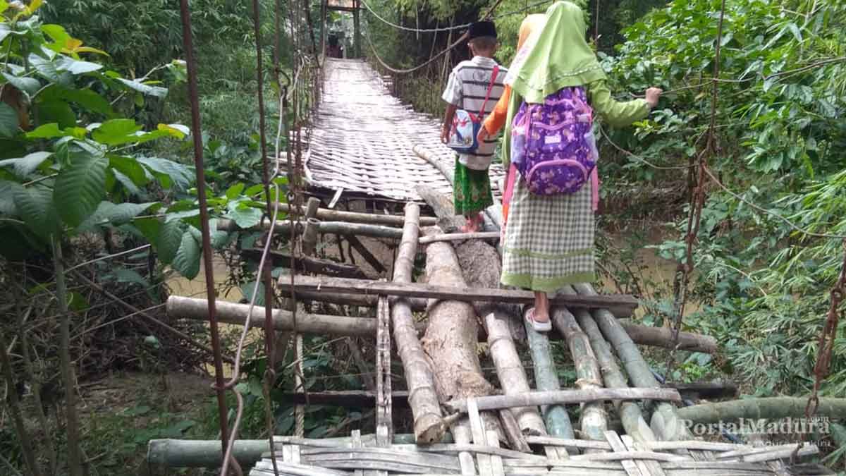 Jembatan Gantung Rusak, Ganggu Aktivitas Warga Sampang