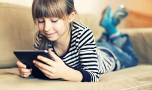 Anak Kecanduan Gadget? Ini 5 Cara Mengatasinya