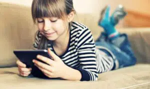 Anak Kecanduan Gadget? Ini 5 Cara Mengatasinya