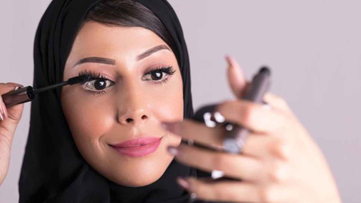 9 Cara Makeup untuk Mata Sensitif