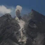 Merapi Kembali Keluarkan Awan Panas