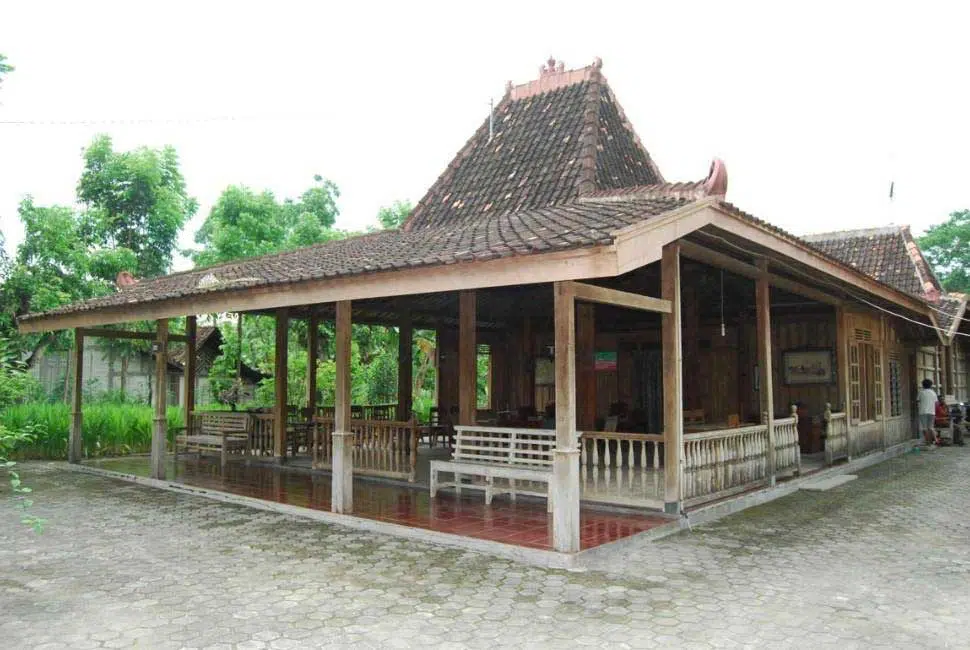 Rumah Joglo Lawakan