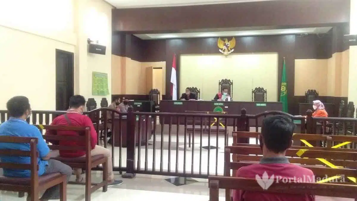 Terbukti Langgar Prokes, PN Sampang Terapkan Sanksi Denda Bagi 20 Warga