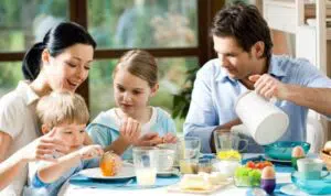 Tips Biasakan Anak Untuk Rajin Sarapan Pagi