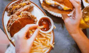 Wajib Diketahui, Berikut Makanan Penyebab Maag yang Harus Anda Hindari