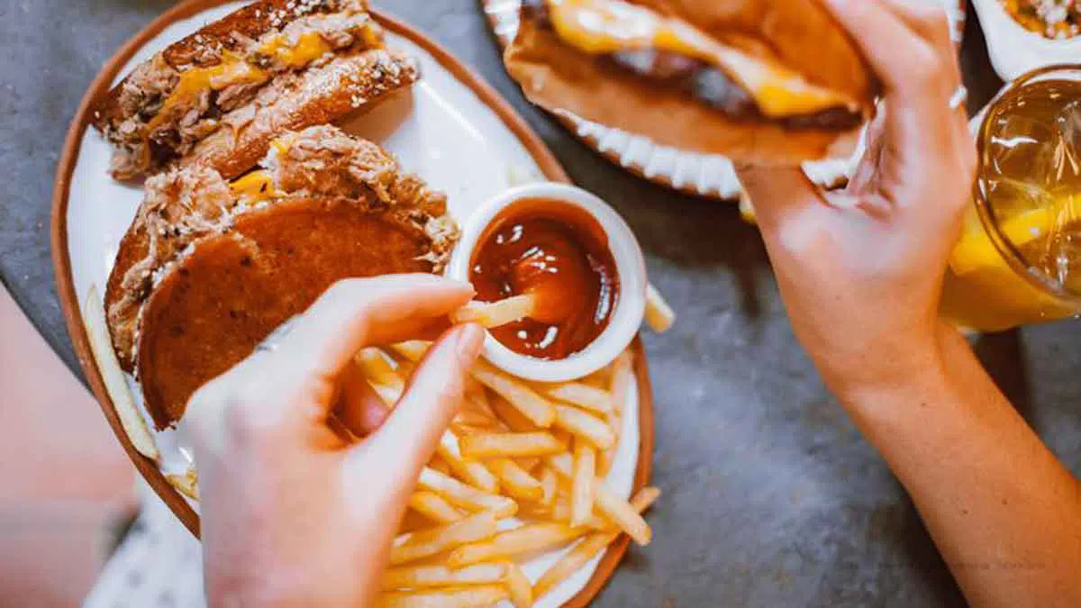 Wajib Diketahui, Berikut Makanan Penyebab Maag yang Harus Anda Hindari
