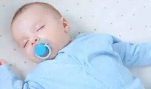 Ketahui Fakta Pemberian Empeng pada Bayi