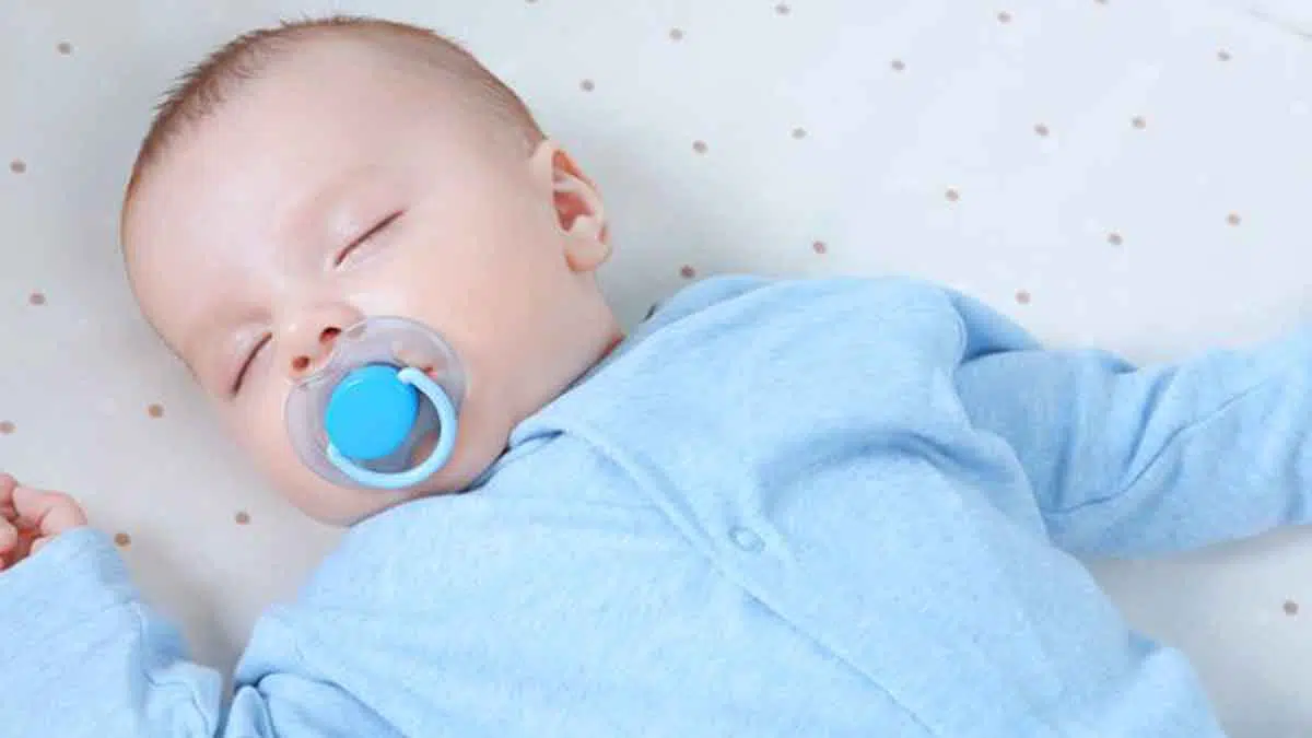 Ketahui Fakta Pemberian Empeng pada Bayi
