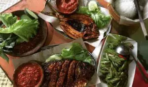 Wisata Makan Lesehan di Bekasi yang Nyaman untuk Berkumpul dengan Keluarga