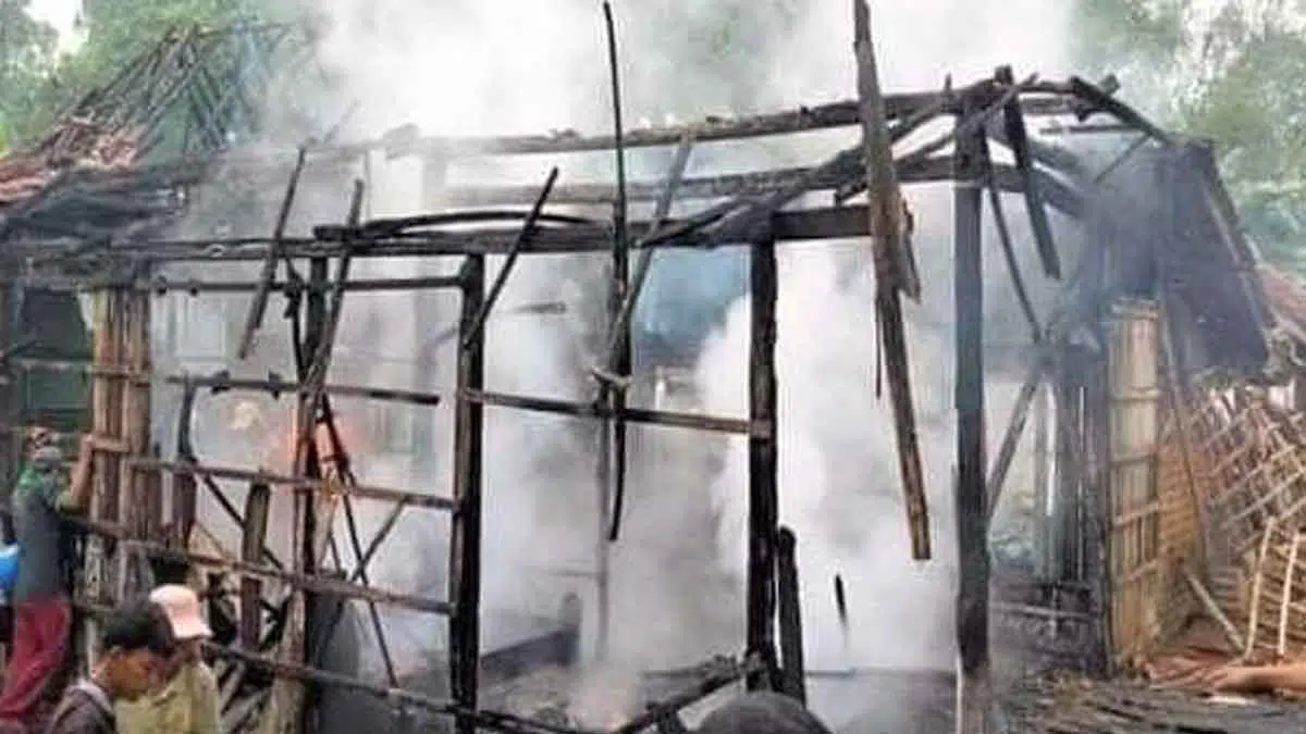 Rumah Terbakar, Uang Rp 30 Juta Jadi Arang