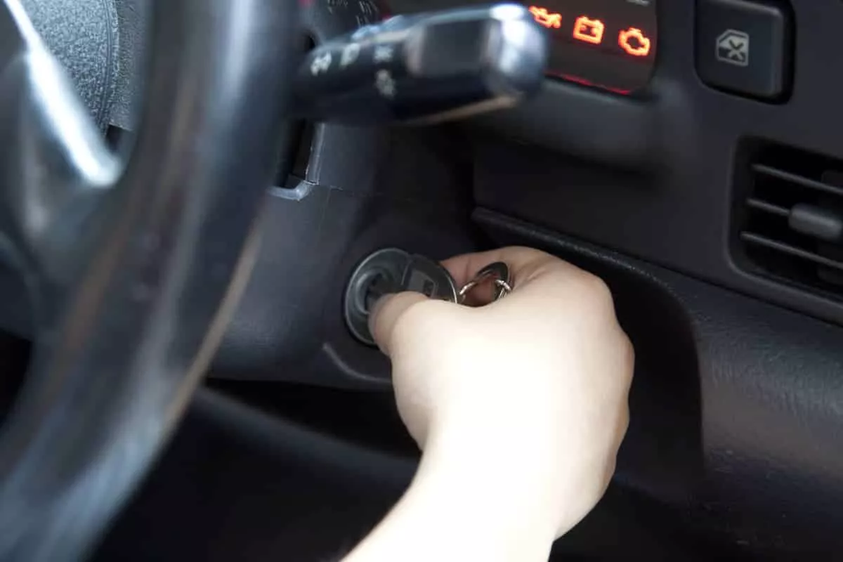Tips Dan Cara Mengganti Aki Mobil Sendiri Di Rumah - Portalmadura.com matikan mesin mobil