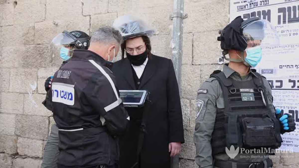 Yahudi Ortodoks Bentrok dengan Polisi Menentang Pembatasan Covid-19